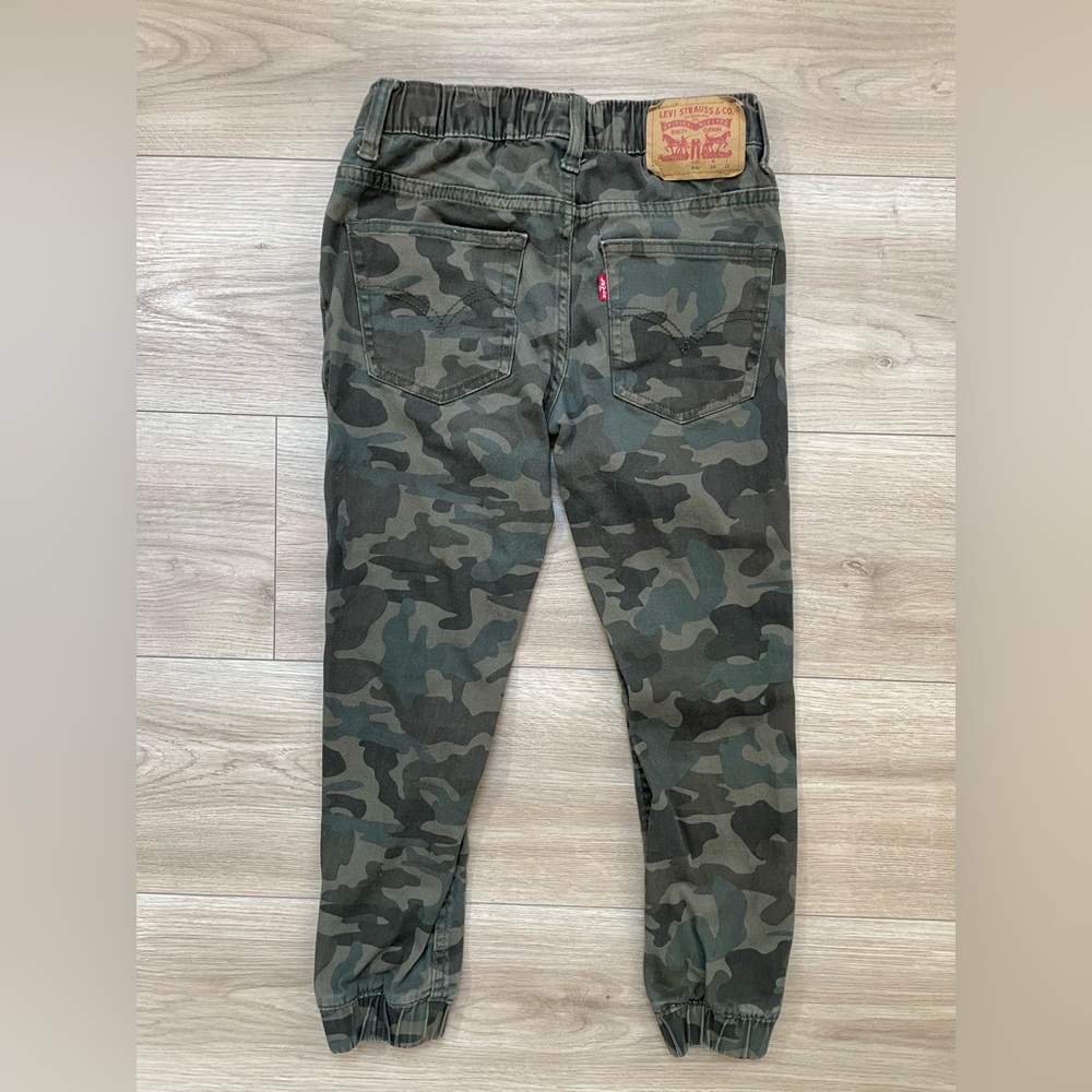 Levi's Green Camo Jogger Pants - Picture 4 of 6